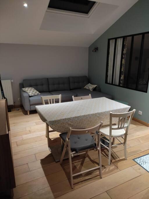 Appartement Le Saint Maur Neuville-du-Poitou Esterno foto