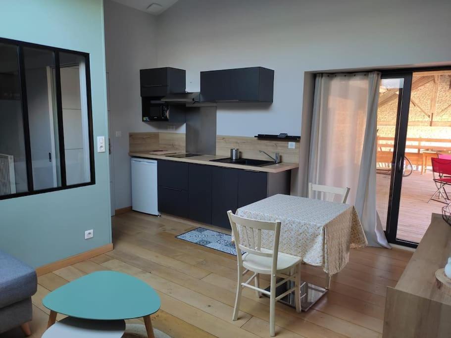 Appartement Le Saint Maur Neuville-du-Poitou Esterno foto